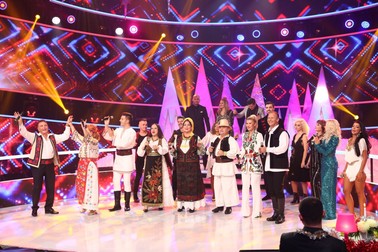 Vedetele scenei folclorice, în platoul emisiunii de la Antena 1