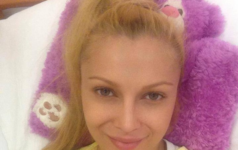 Lora, ÎNTR-O IMAGINE EMOŢIONANTĂ, PE PATUL DE SPITAL! Uite cine are grijă de ea | FOTO ÎN ARTICOL