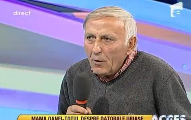 Domnul Toni, cel care i-a închiria Oanei casa, pretinde că Zăvo îi datorează 100.000 de lei vechi