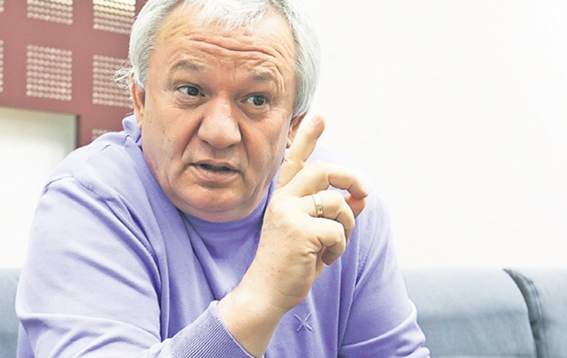 Porumboiu îl acuză pe Crăciunescu că ar fi primit bani de la CFR. Şeful CCA îi răspunde: "E un frustrat"