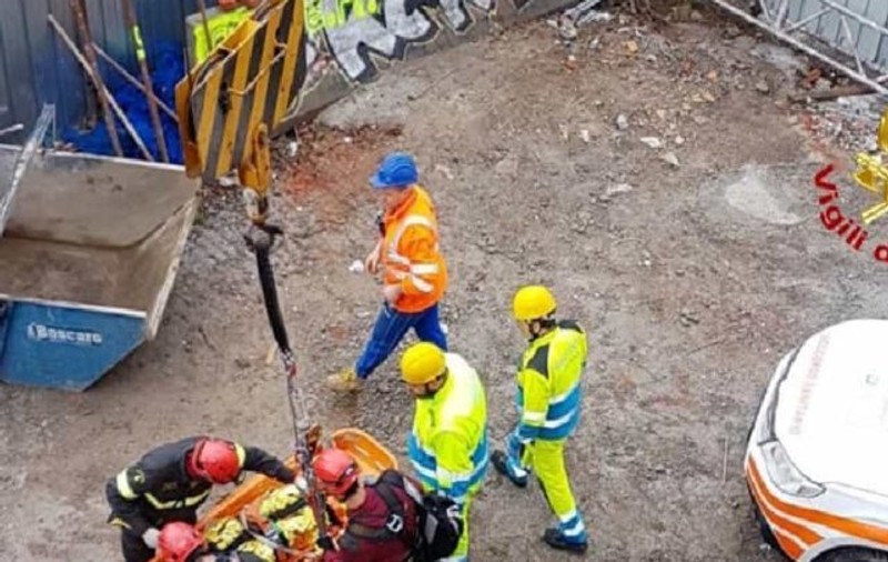 Un român care muncea în construcții în Italia a căzut de pe o schelă. Colegii au spus că a fost accidentat de o mașină