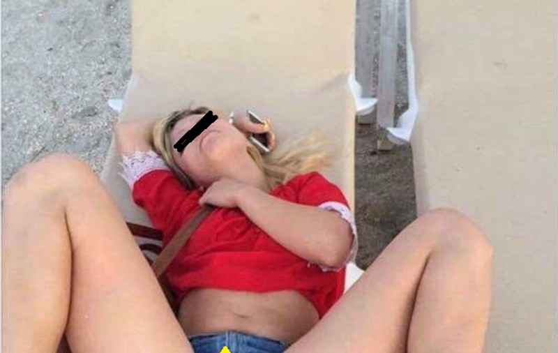VIDEO/ Nu a mai avut răbdare să se ducă la toaletă. O tânără s-a dezbrăcat pe o plajă de fițe, s-a aplecat și...