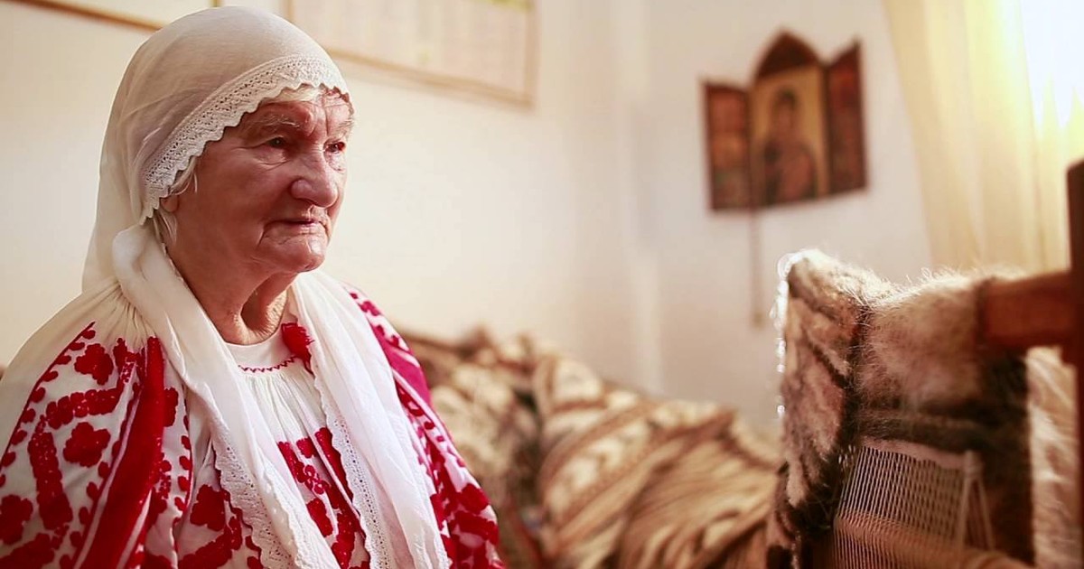 Creatoarea de artă populară Adela Petre