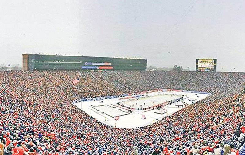 S-au uitat cu binoclul după puc! 105.591 de spectatori au asistat, miercuri, la meciul Detroit - Toronto (2-3) din Liga Nord-Americană de Hochei (NHL)
