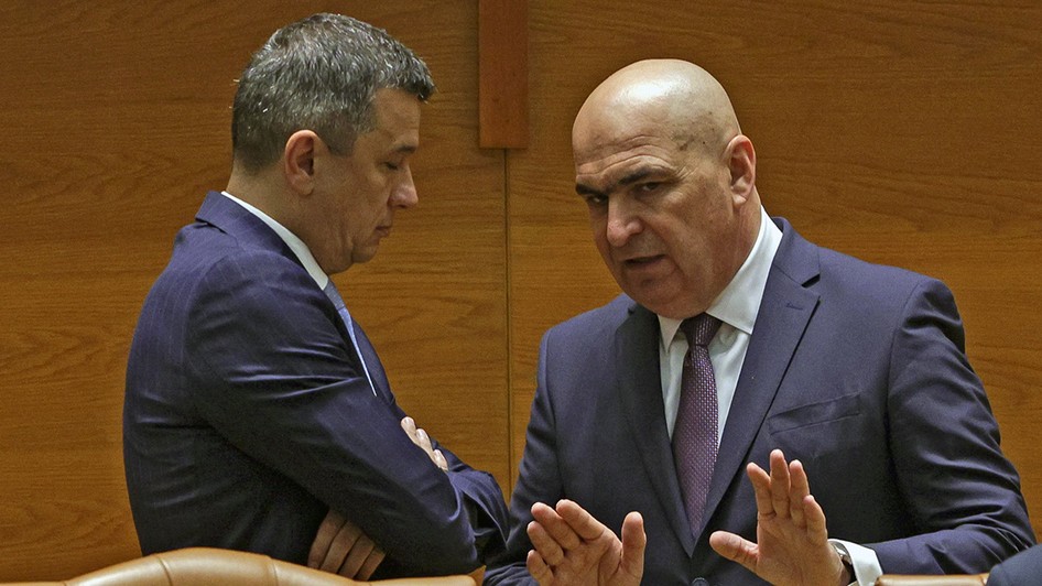 Ilie Bolojan și Sorin Grindeanu într-o discuție în Parlament. Foto: Inquam Photos-Octav Ganea