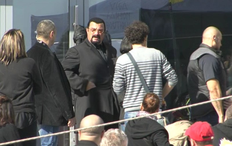 Steven Seagal filmează la Constanţa și zice că e Istanbul