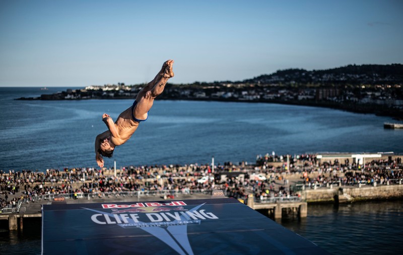 Victorie uriașă pentru Constantin Popovici în Seria Mondială Red Bull Cliff Diving
