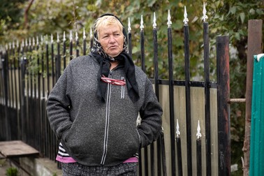 Aurica, 64 de ani, şi-a ajutat vecinii carantinaţi la cumpărături