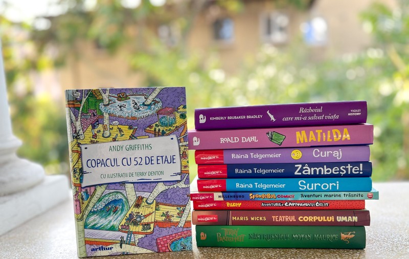 Top 10 cele mai vândute titluri Arthur și miniGrafic în luna august