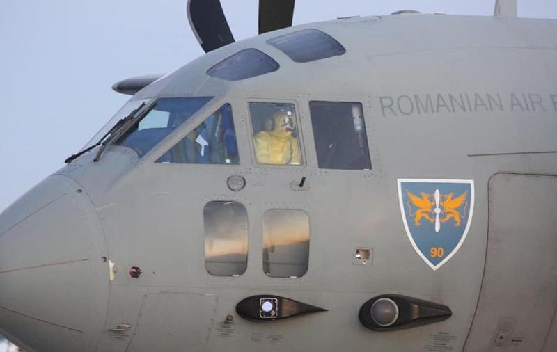 Opt români vor fi aduși din Italia vineri seară cu o aeronavă MApN