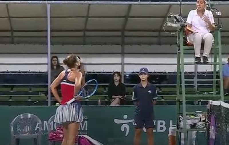 Irina Begu o ia pe urmele Serenei Williams. Și-a ieșit din fire în timpul unui meci: "Ce vrei? Du-te la Sharapova și Azarenka și o să vezi!"