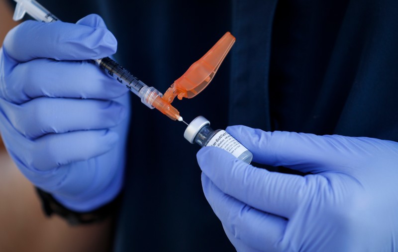 SUA ar putea extinde la 8 săptămâni intervalul de administrare a primelor doze de vaccin Pfizer și Moderna