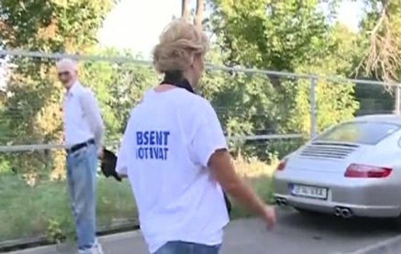 Ioana Băsescu, HUIDUITĂ de PENSIONARI: "Pensia! Pensia! Scroafo! Ordinaro! Tai-o de aici!" | VIDEO 