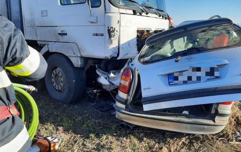 Un bebeluș de o lună, fratele lui de 3 ani și tatăl lor au murit într-un accident, la Filipești, în Bacău