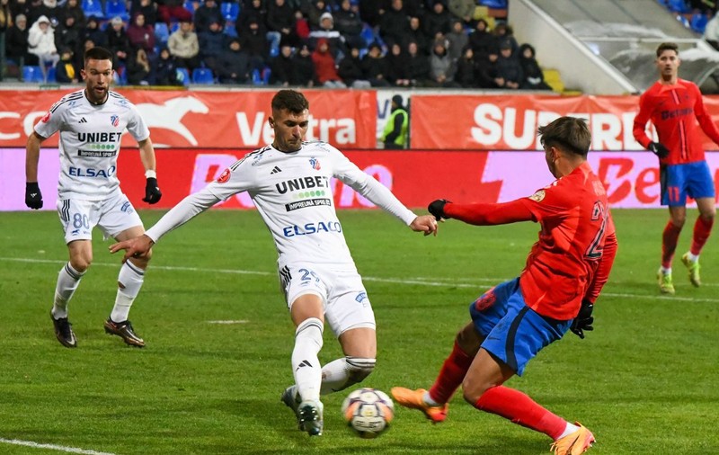 FCSB pierde la Botoșani cu un gol primit în ultima fază a meciului. Mitrov, gol superb din lovitură liberă