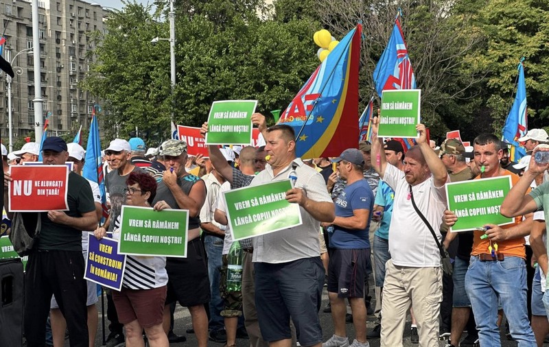 Constructorii protestează în faţa Guvernului. Sindicaliștii acuză Executivul că vrea să le elimine facilităţile fiscale