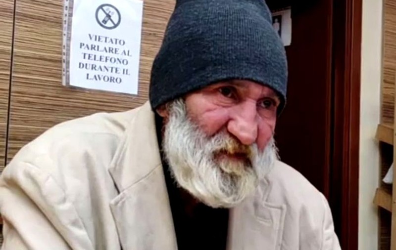 Cât câștigă românul fără adăpost din Italia căruia viceprimarul i-a aruncat păturile la gunoi. De patru ori salariul mimim pe economie al unui român, din cerșit