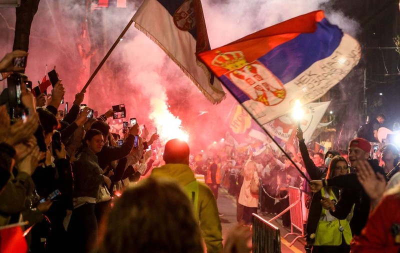 „Studenții câștigă”. Proteste impresionante la Belgrad, unde zeci de mii de oameni cer alegeri anticipate și schimbarea puterii