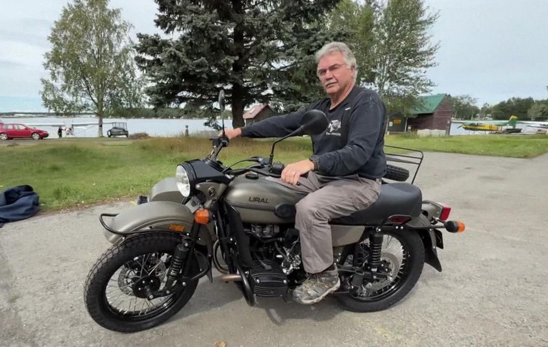 Un bărbat din Alaska a primit o motocicletă nouă de la Vladimir Putin în timpul summitului Trump
