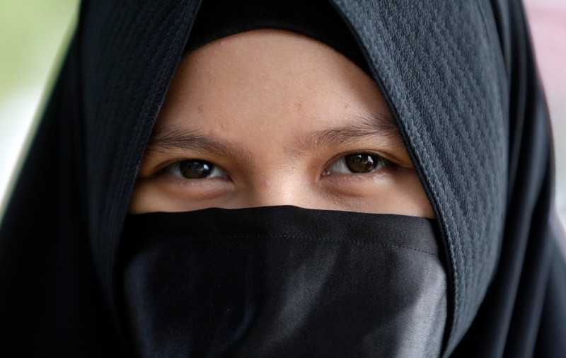 Legea prin care se interzice portul vălului islamic de către elevele din școlile primare, declarată neconstituțională