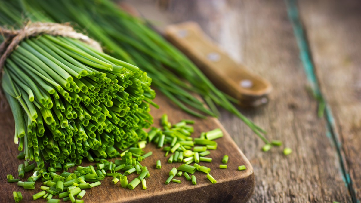 Arpagic - ce proprietăți și beneficii are leguma înrudită cu ceapa verde