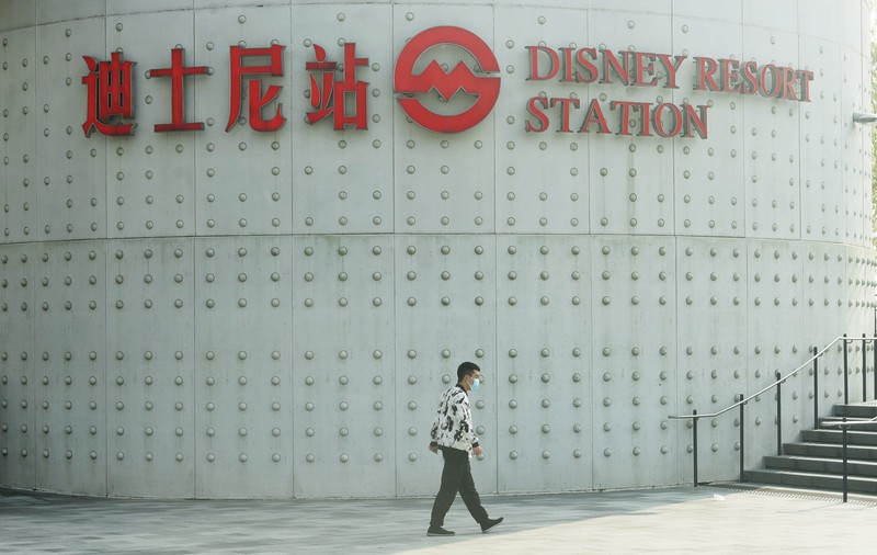 Închiși împotriva voinței în parcul de distracții. Imagini din interiorul Disney Shanghai