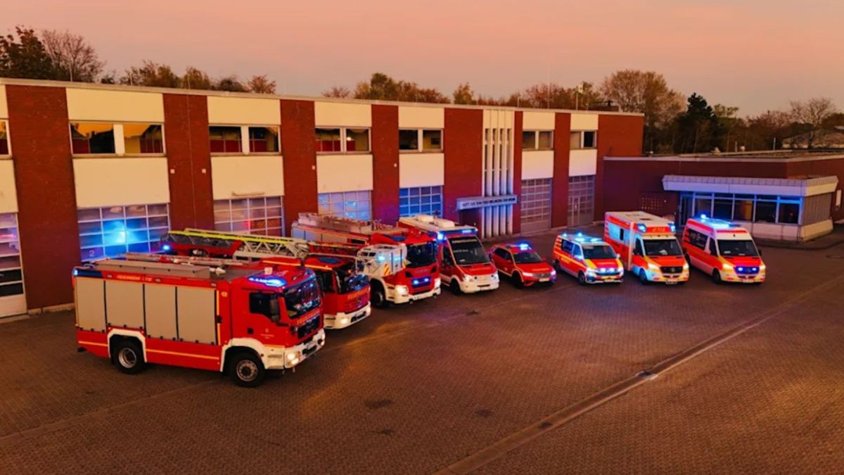 Mai multe autospeciale sunt parcate în stația de pompieri a orașului Dulmen din Germania, care a fost păcălit cu 400.000 de euro la cumpărarea a două mașini