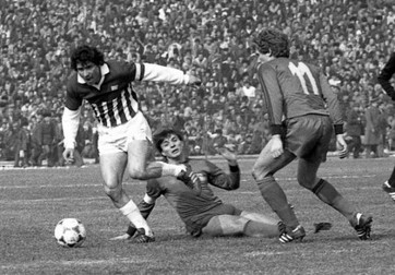 Manea (la minge), într-un meci din 1984 cu Steaua