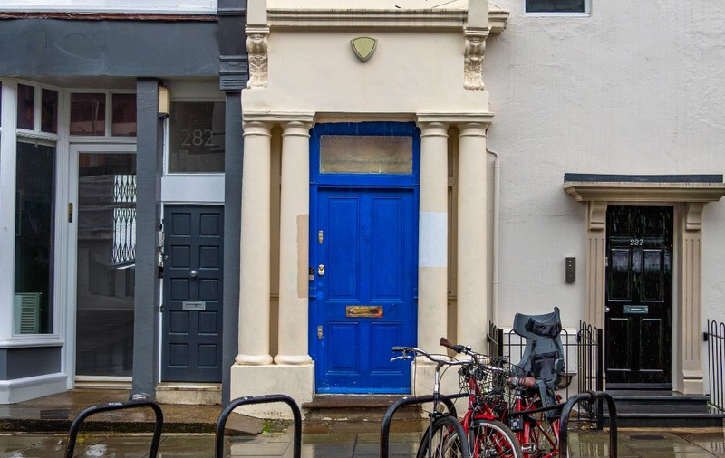 Casa cu ușa albastră din Notting Hill