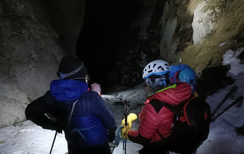 33 de persoane evacuate de pe munte, în ultimele 24 de ore, anunță Salvamont România. O studentă cehă a crezut că a murit și i-a întrebat pe salvatori dacă a ajuns în Rai