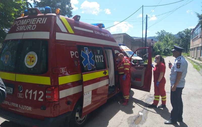 VIDEO | Plan roșu de intervenție la mina Livezeni. Mai mulți mineri s-au intoxicat cu fum, după ce un aparat a luat foc