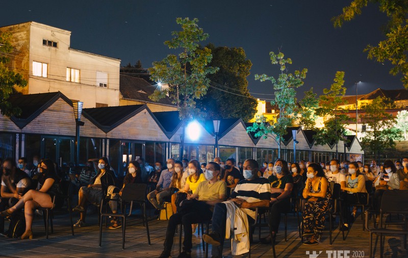 Reacția publicului la proiecția de azi-noapte a documentarului Colectiv la TIFF Sibiu: ochii care cer socoteală și oferă speranță
