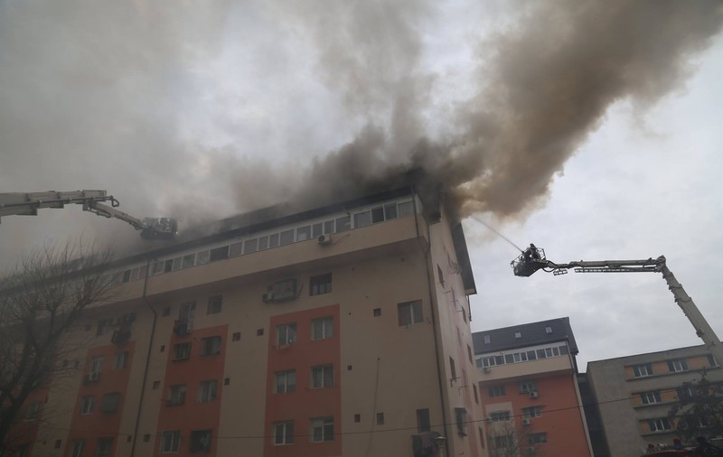 Incendiul din Titan. Ce se va întâmpla în această noapte cu locatarii evacuați | FOTO