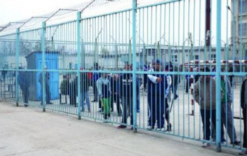 Gardienii din două penitenciare ies în stradă ca să-l demită pe Tudorel Toader. Lista de revendicări