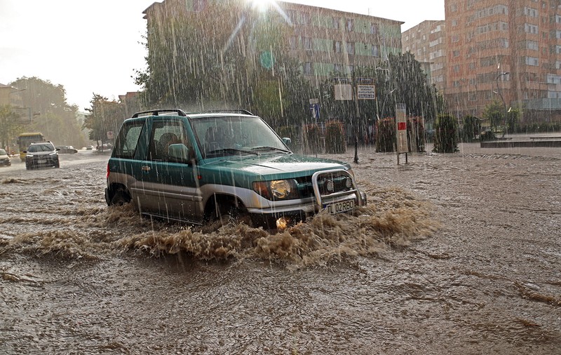 Clima României s-ar putea schimba semnificativ în următorii ani. ANM avertizează că vom avea parte de fenomene extreme