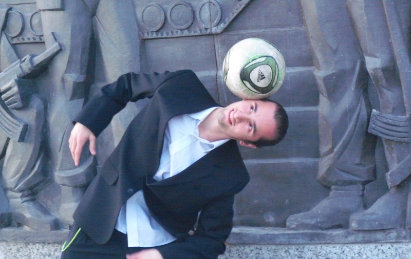 Show de freestyle football cu Alexandru Stan și Nana Falemi