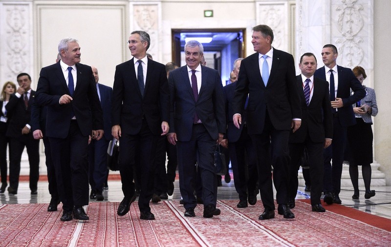 Încălcare de protocol la Adunarea Parlamentară a NATO; Dragnea a explicat de ce nu l-a însoțit pe președintele Iohannis la plecarea din Parlament