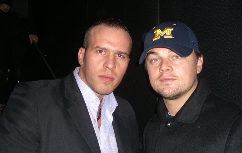 EXCLUSIV/ Românul Yohan, unul dintre cei mai cunoscuți bodyguarzi din high life-ul londonez.  Îi ”ține spatele” durului Jason Statham, o protejează pe Paris Hilton și e prieten cu DiCaprio