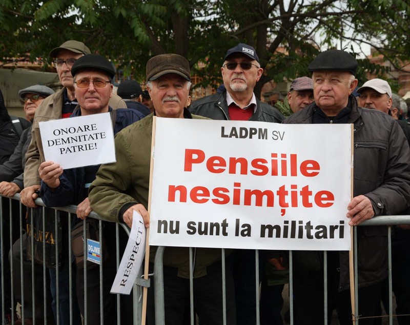Pensionarii militari, protest la Bucureşti. Ei reclamă „incoerenţa legislativă şi discriminarea”