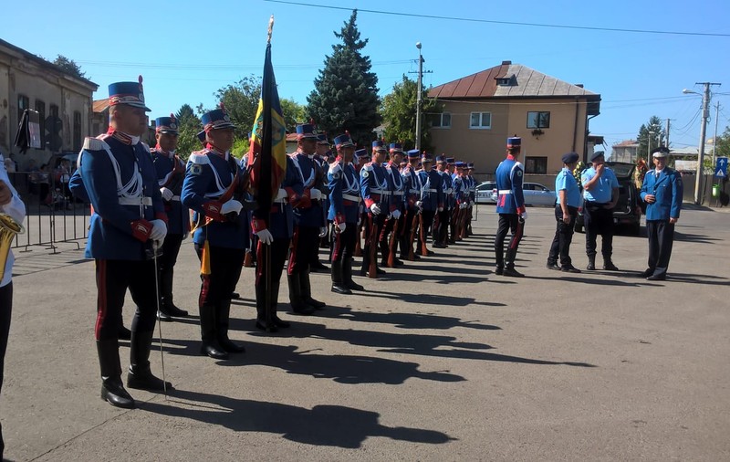 FOTO/ Fostul președinte de onoare al PNL este înmormântat astăzi la Ploiești. Politicieni de marcă, la Biserica Buna Vestire