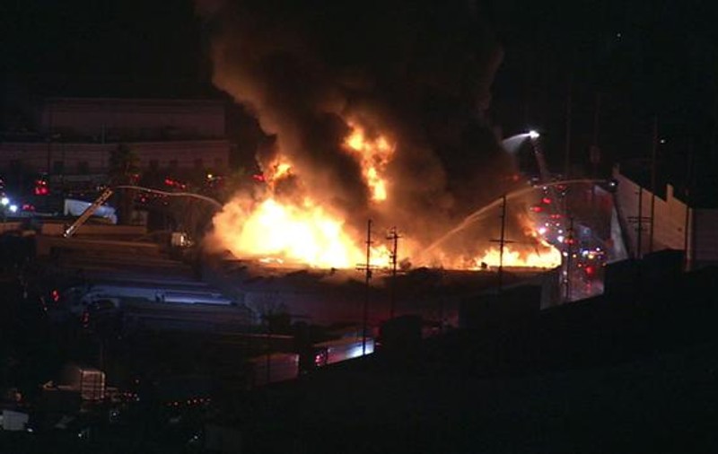 Incendiu de proporții în Los Angeles! Peste 100 de pompieri au intervenit!