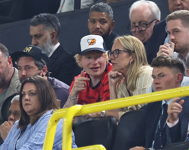 EURO 2024 | Muzicienii britanici Adele și Ed Sheeran, suporteri de lux ai naționalei Angliei la victoria cu Olanda din semifinale