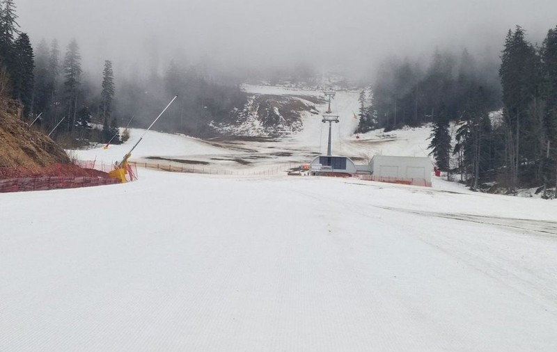 Schi în Poiana Brașov. Lista pârtiilor închise din cauza ploii și a temperaturilor ridicate