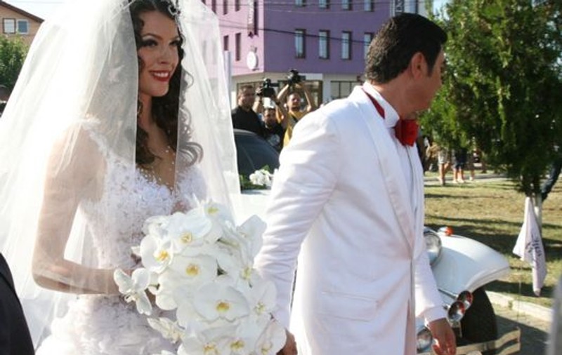 Uite ce rochie a purtat mireasa Alina Borcea!
