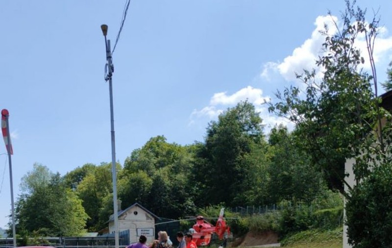 Fetiță de 13 ani, în comă, după un grav accident de motocicletă produs de tatăl ei băut, în Prahova