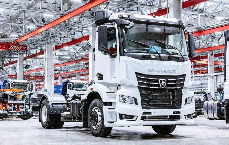 Cel mai mare producător de camioane din Rusia vrea să apeleze la deținuți, din lipsă de personal