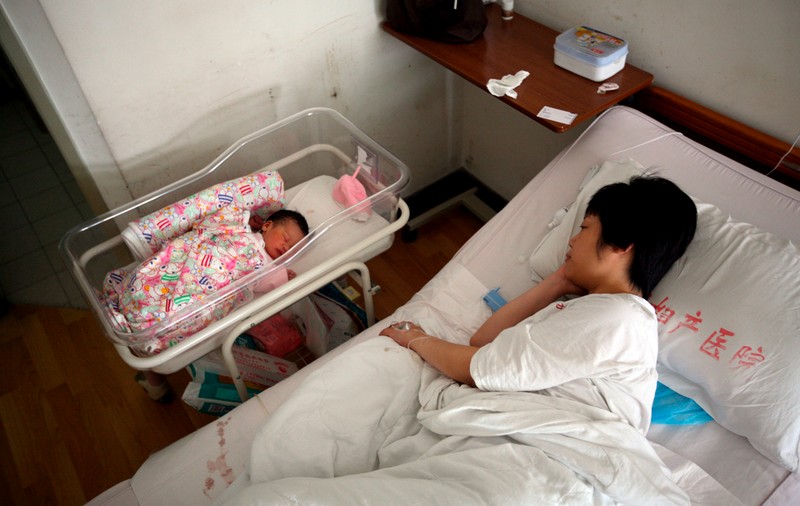 China ar putea renunța la interdicția ca fiecare familie să aibă maximum doi copii