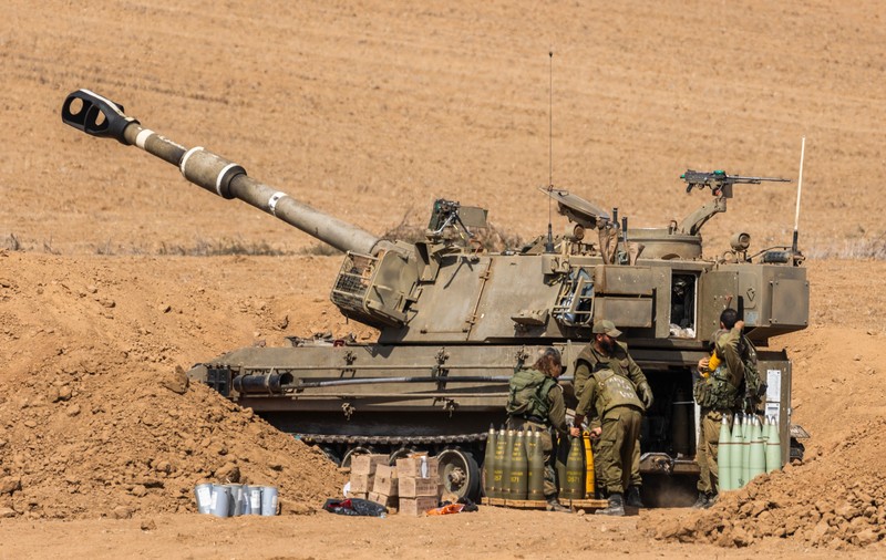 Primul indiciu al trecerii la invazia terestră: Infanteria și tancurile israeliene au efectuat „raiduri locale" în Gaza, în ultimele 24 de ore
