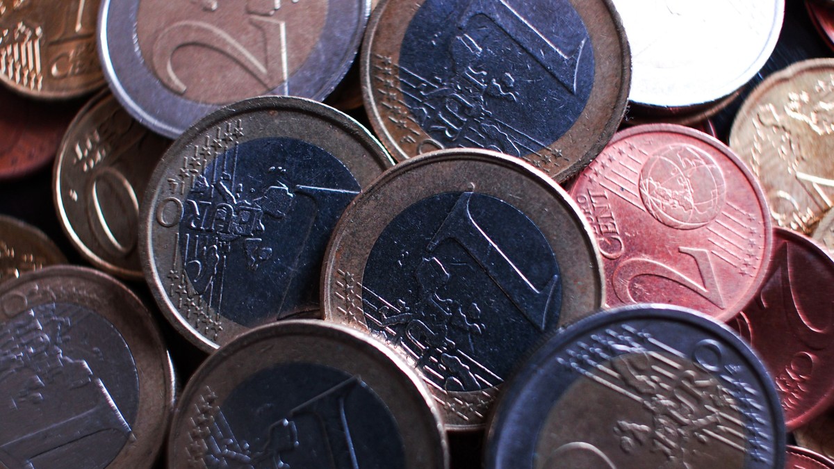 Curs valutar 24 decembrie 2019 | Euro și dolarul au crescut în raport cu leul, înainte de Crăciun. Unde găsești cel mai bun curs