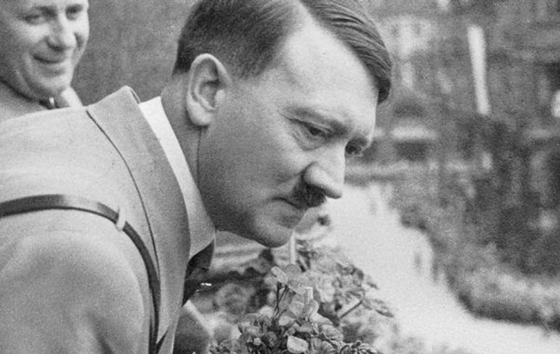 Un istoric român povesteşte: "Am stat aproape de Hitler. Puteam să-l bat pe umăr"